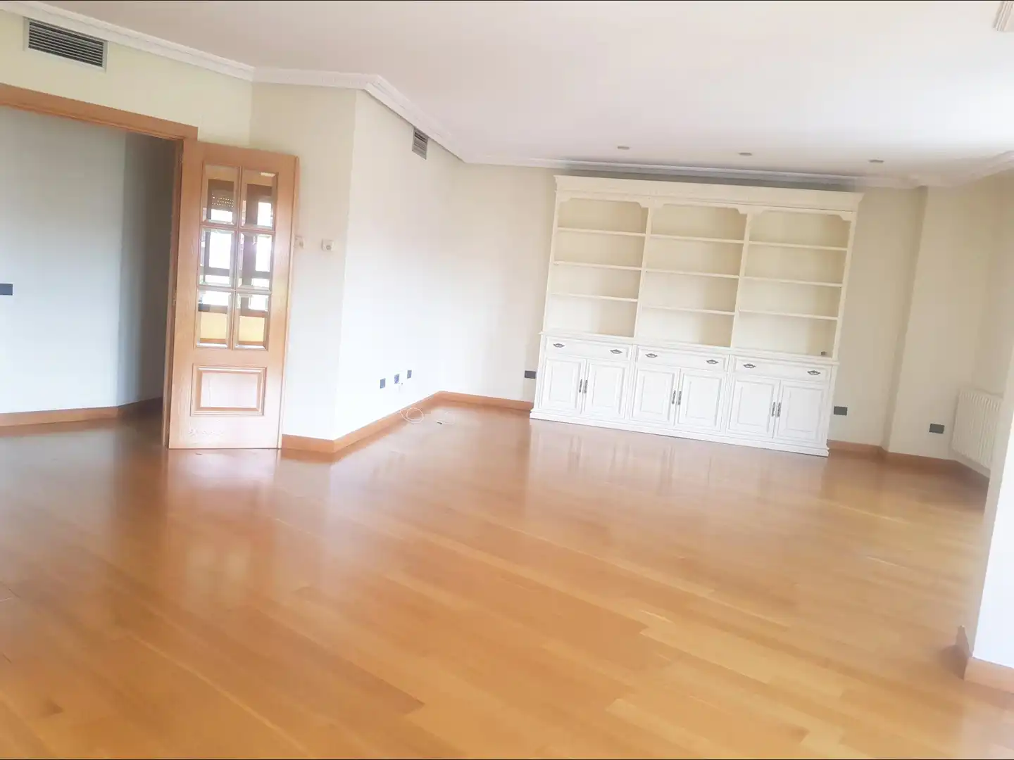 Sala de estar de Piso de alquiler en Zaragoza con Aire acondicionado, Calefacción y Parquet