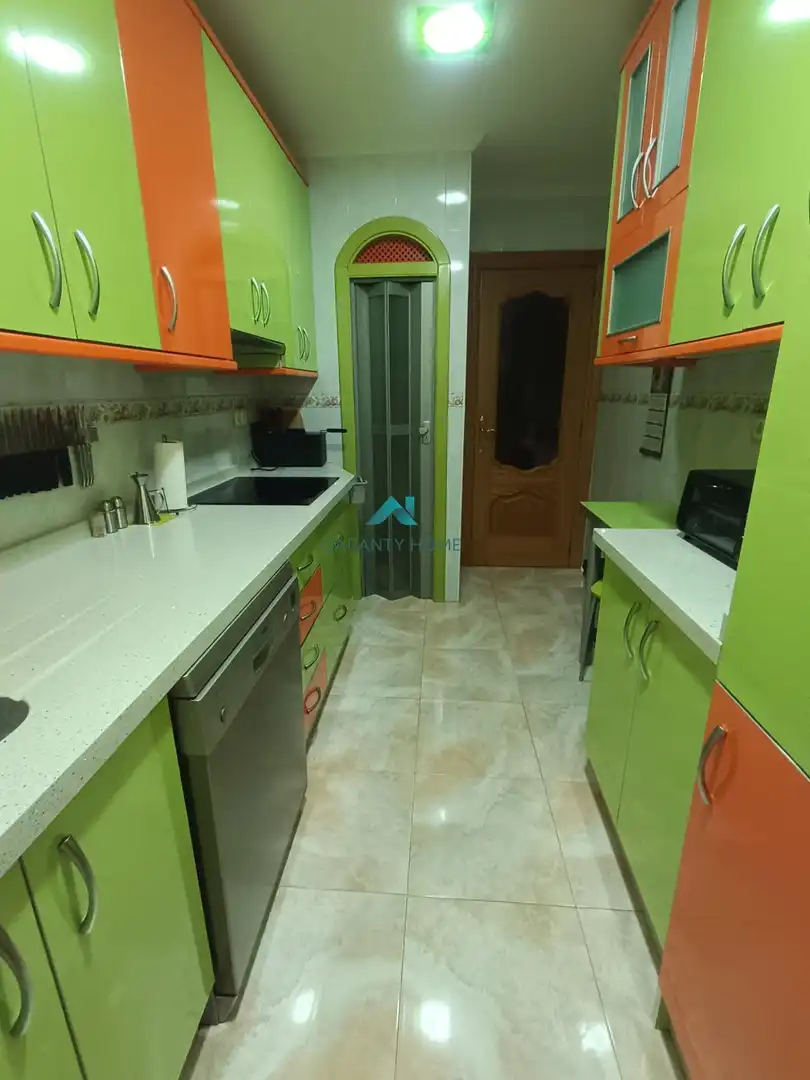 Küche von Wohnung zum Verkauf in Torredonjimeno mit Klimaanlage, Terrasse und Möbliert