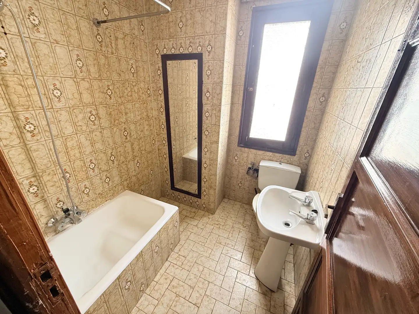 Bany de Apartament en venda en León Capital  amb Parquet, Traster i Balcó