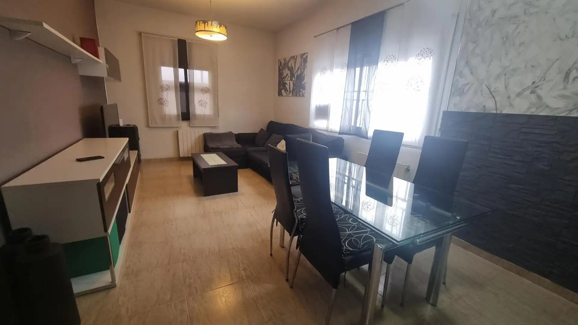 Sala de estar de Casa adosada en venta en Vilanova i la Geltrú con Calefacción