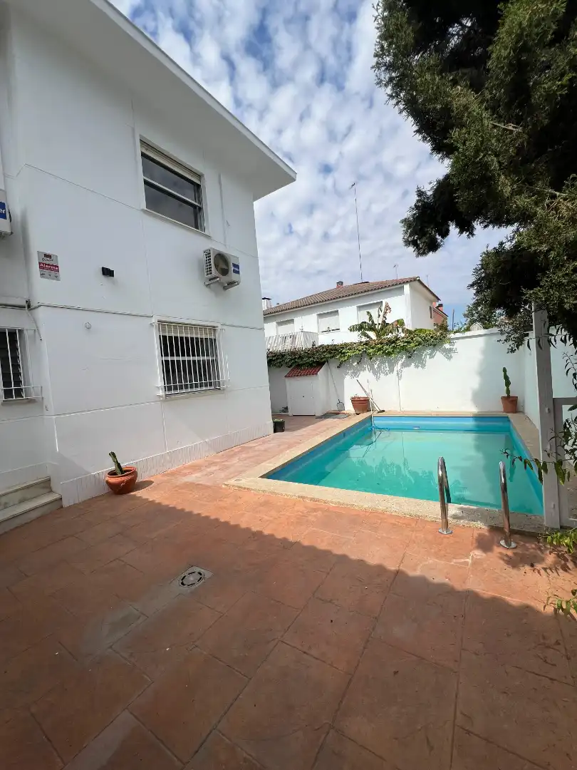 Schwimmbecken von Haus oder Chalet zur Miete in Sevilla mit Klimaanlage, Heizung und Privatgarten