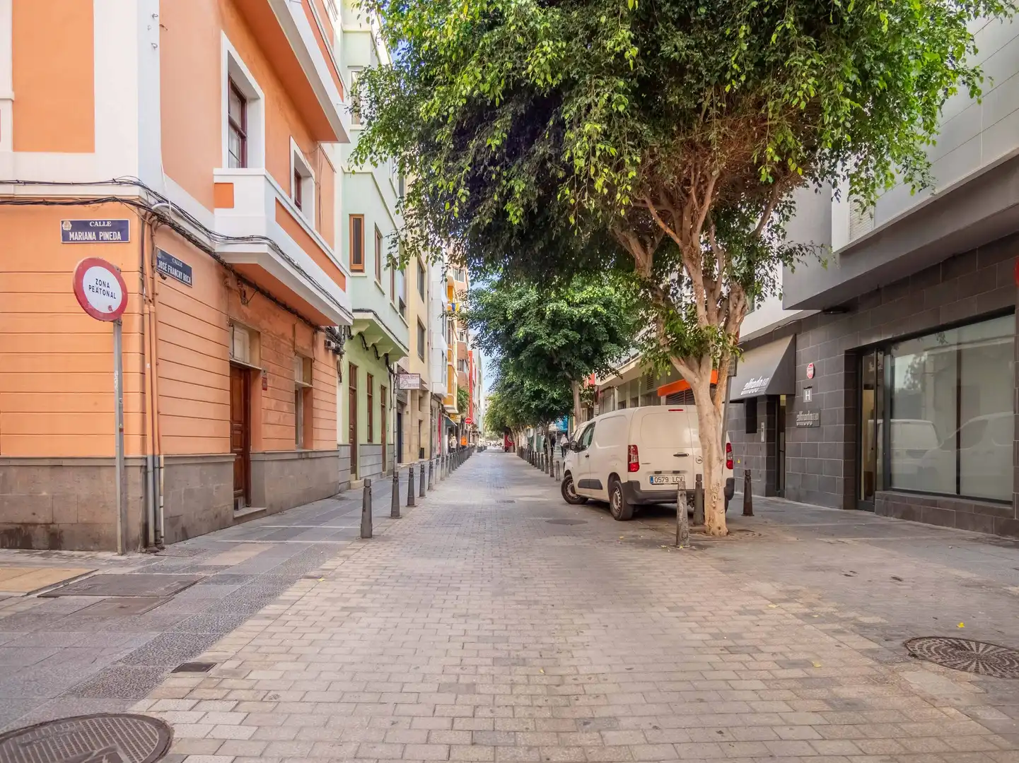 Vista exterior de Local en venta en Las Palmas de Gran Canaria con Aire acondicionado