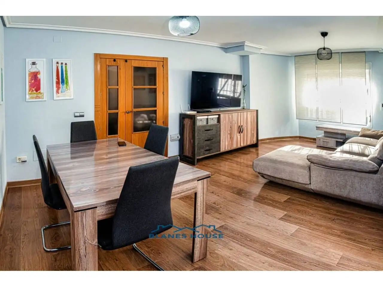 Sala d'estar de Casa adosada en venda en Huércal de Almería amb Aire condicionat, Jardí privat i Moblat