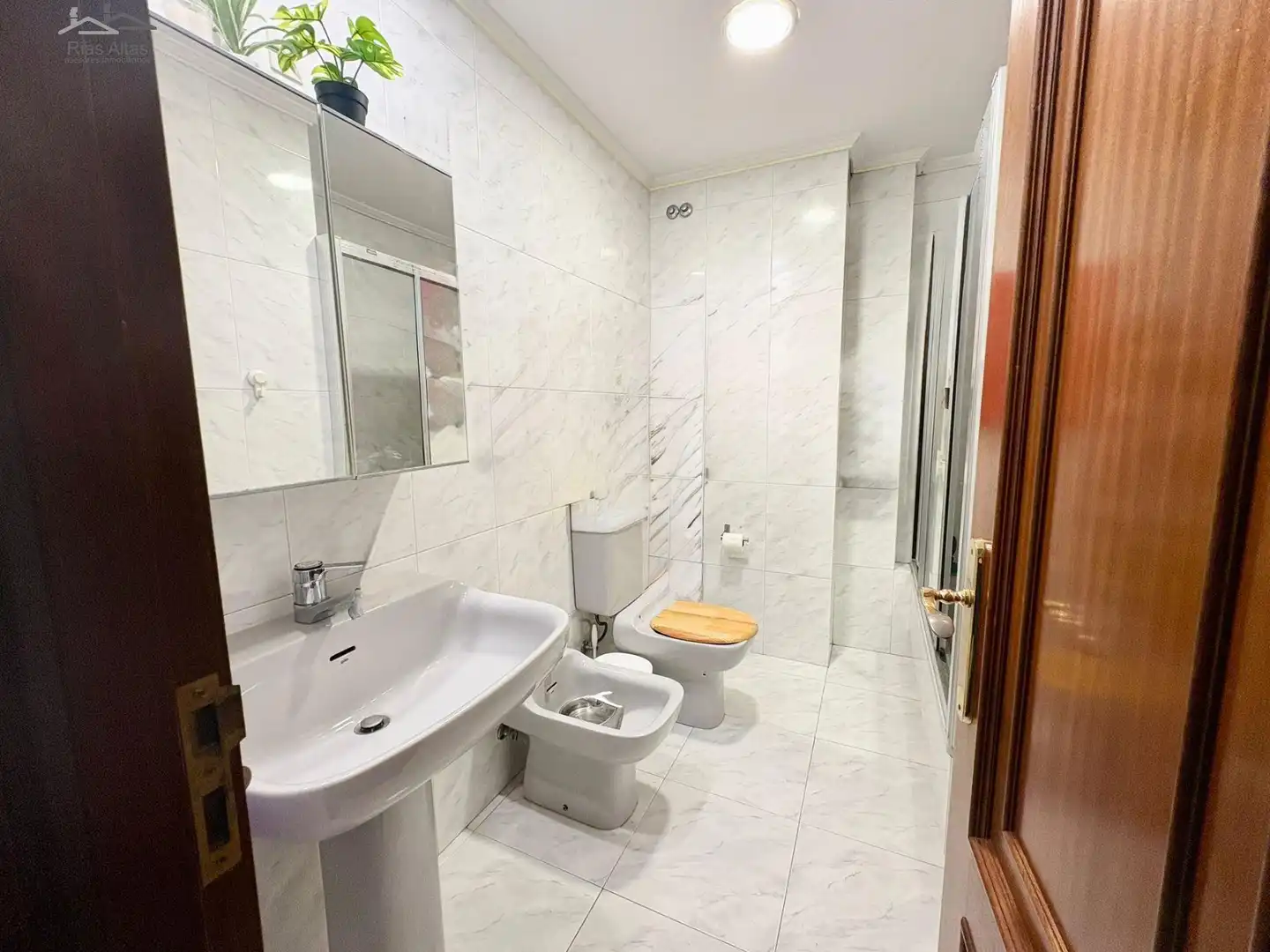 Bathroom of Flat for sale in A Coruña Capital   with Heating, Parquet flooring and Terrace