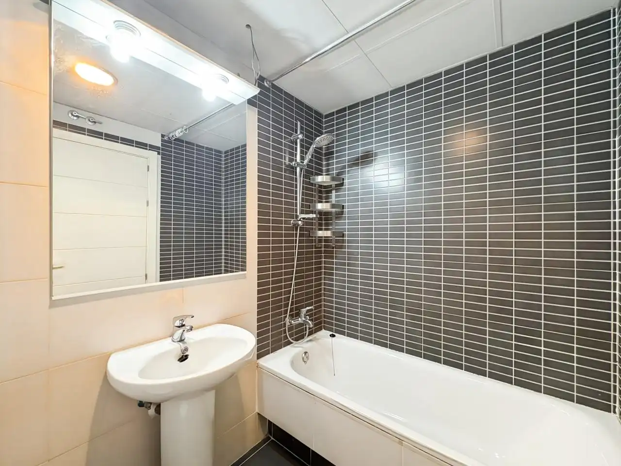 Badezimmer von Wohnung zum Verkauf in Madrid mit Heizung, Abstellraum und Gemeinschaftspool
