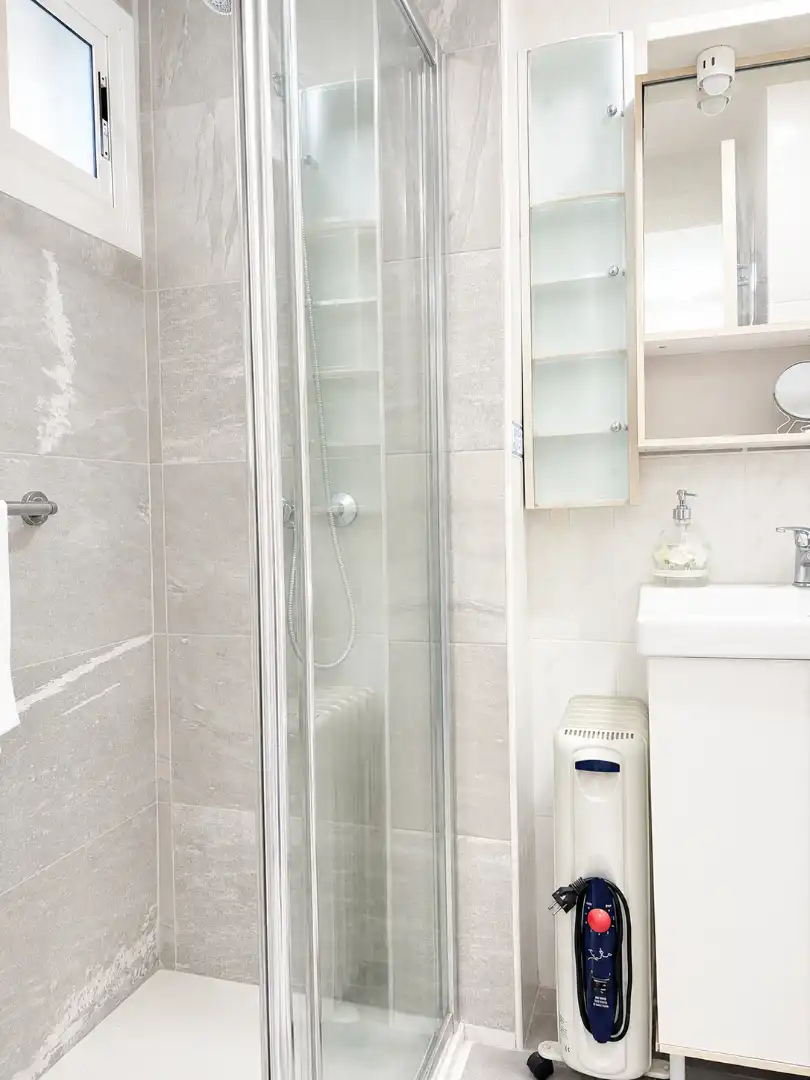 Baño de Estudio en venta en Benalmádena con Aire acondicionado, Terraza y Amueblado