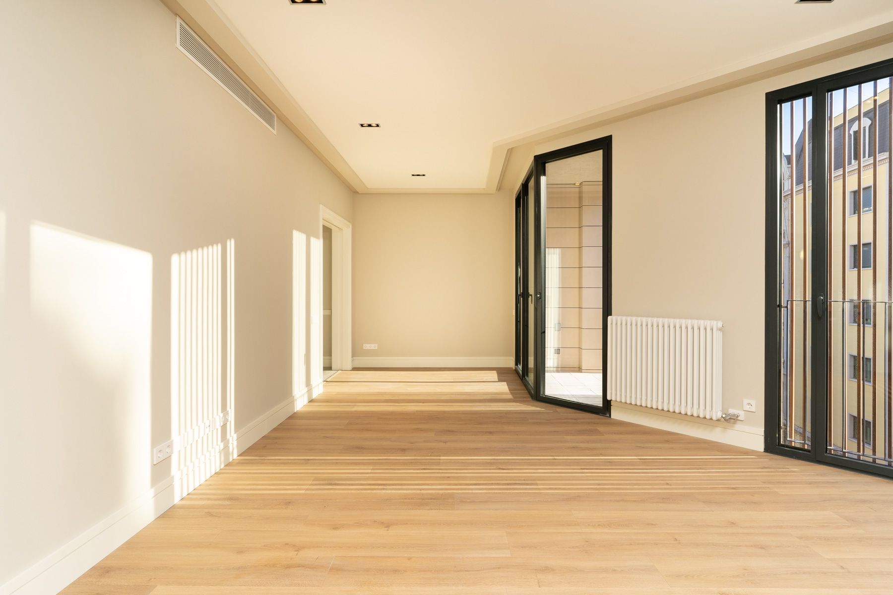 Flat to rent in  Barcelona Capital  with Air Conditioner, Heating and Private garden