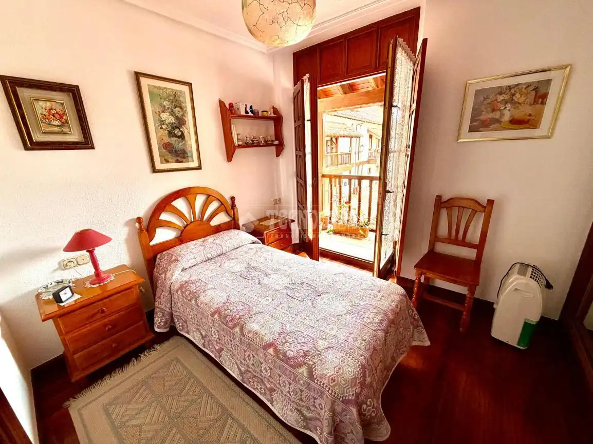 Schlafzimmer von Einfamilien-Reihenhaus zum Verkauf in Ribamontán al Mar mit Heizung, Möbliert und Balkon