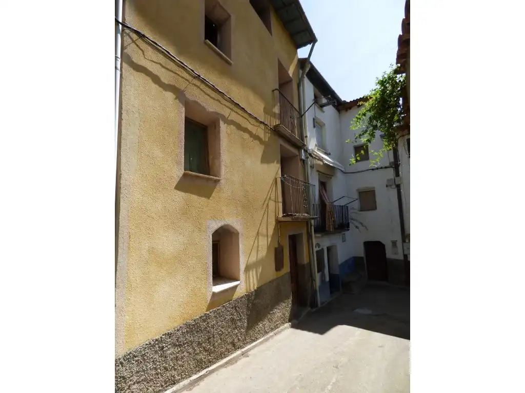 Houses for sale in Calle Iglesia Ag.Laguarres, 12, Capella