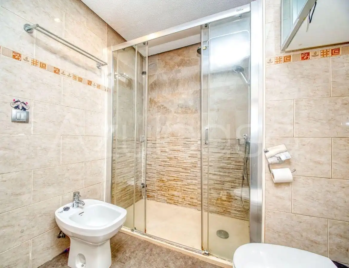 Badezimmer von Wohnung zum Verkauf in Sant Joan d'Alacant mit Klimaanlage, Terrasse und Gemeinschaftspool