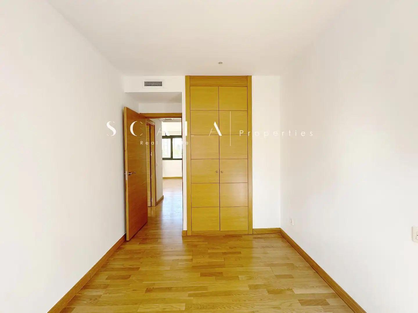 Schlafzimmer von Wohnung zur Miete in Madrid mit Klimaanlage, Heizung und Parkett