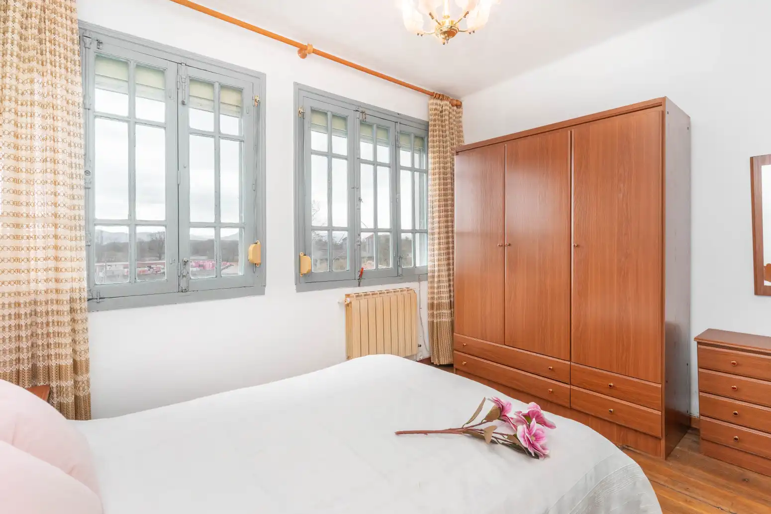 Habitación de Casa adosada en venta en Salas con Parquet, Terraza y Trastero