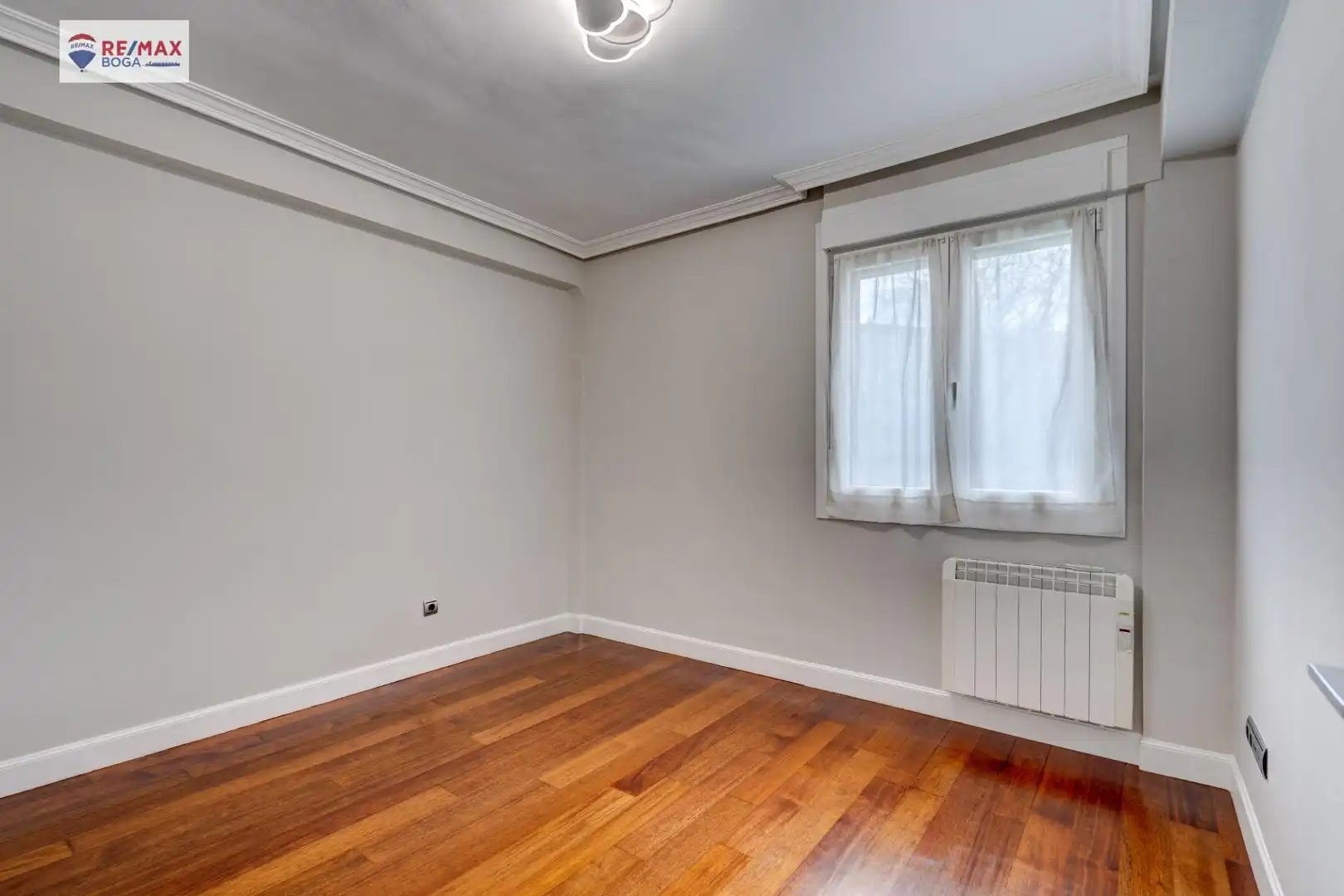 Schlafzimmer von Wohnung zum Verkauf in Zarautz mit Privatgarten