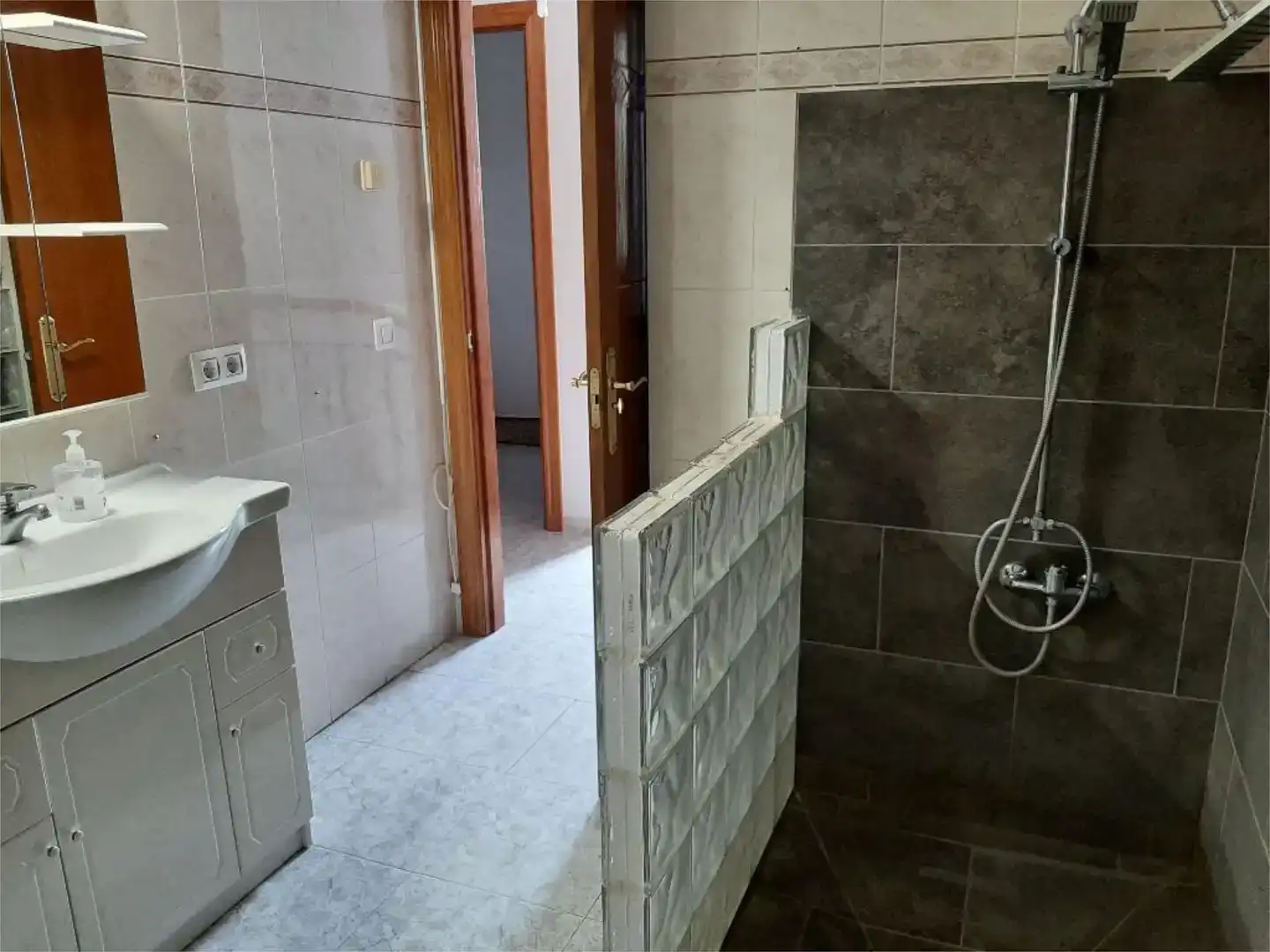 Bany de Pis en venda en Sils amb Jardí privat i Traster