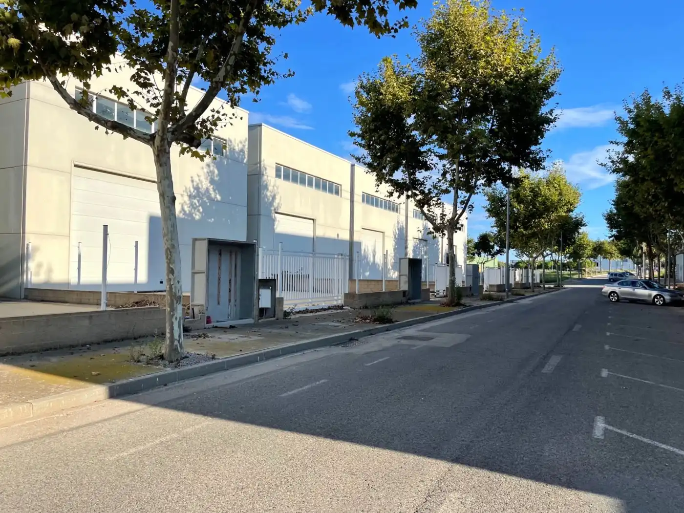 Außenansicht von Fabrikhallen zur Miete in Amposta