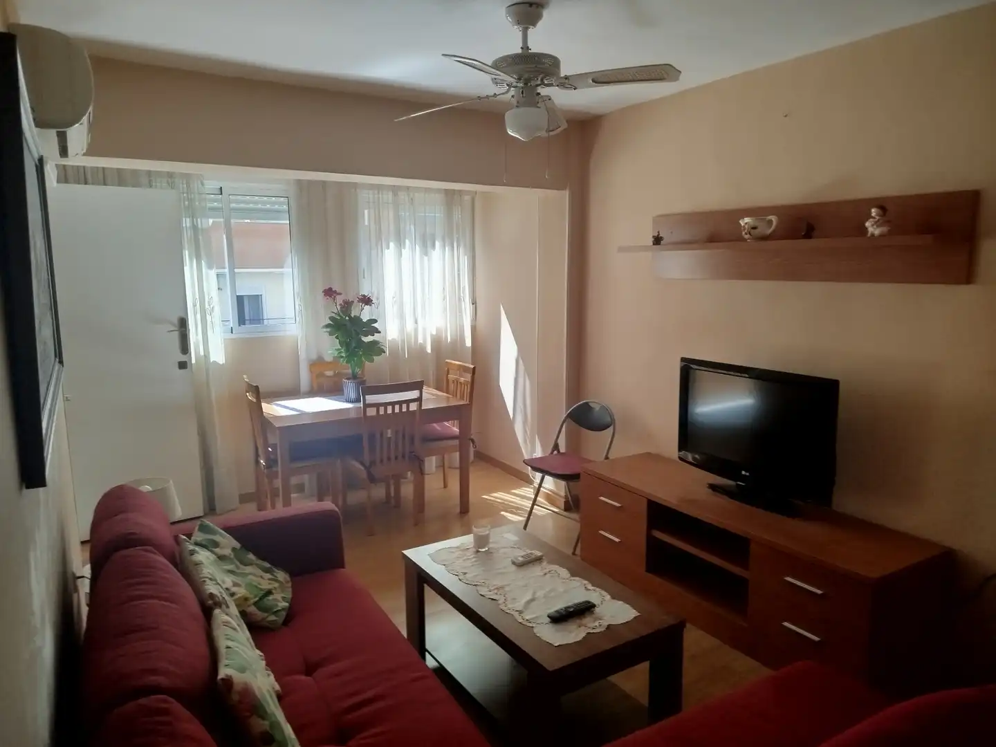 Sala d'estar de Pis de lloguer en Alicante / Alacant amb Aire condicionat, Moblat i Rentadora