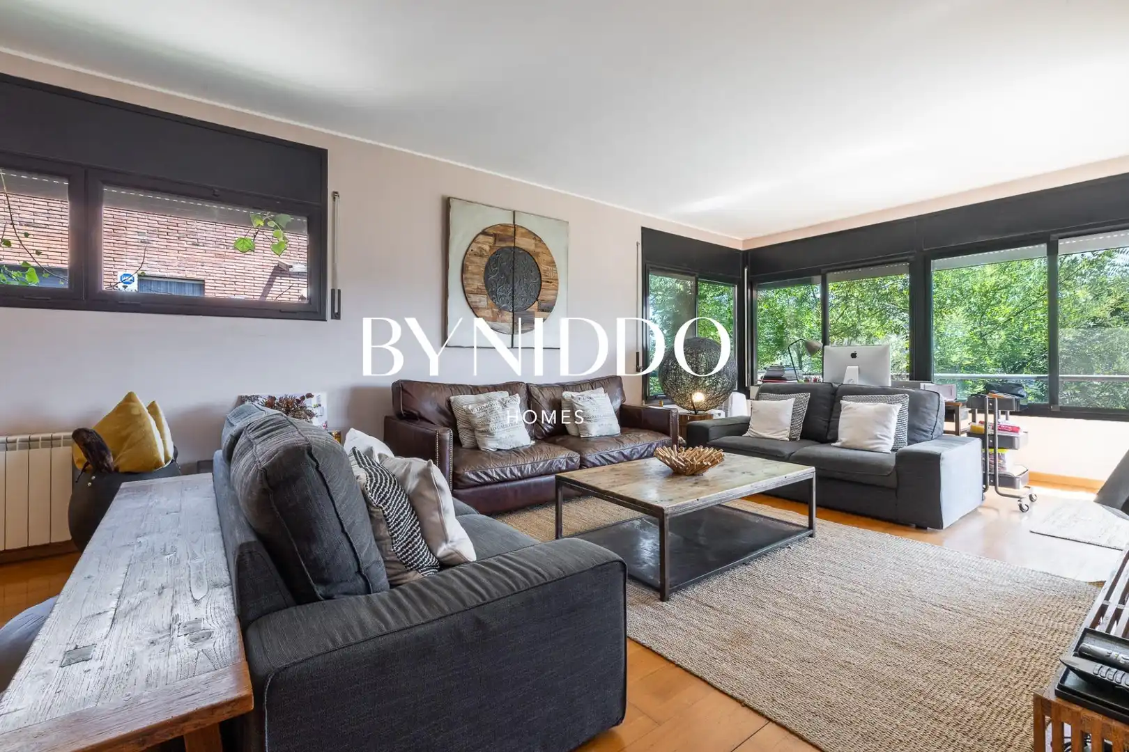 Sala d'estar de Casa o xalet en venda en Sant Cugat del Vallès amb Calefacció, Jardí privat i Parquet