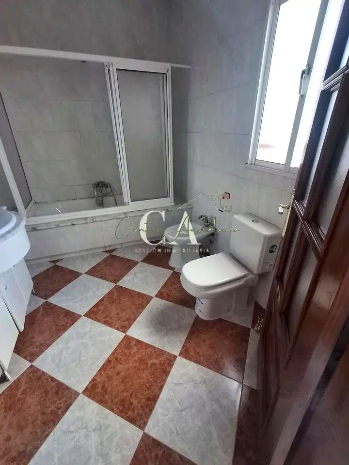 Bany de Casa o xalet en venda en Badolatosa amb Aire condicionat i Terrassa