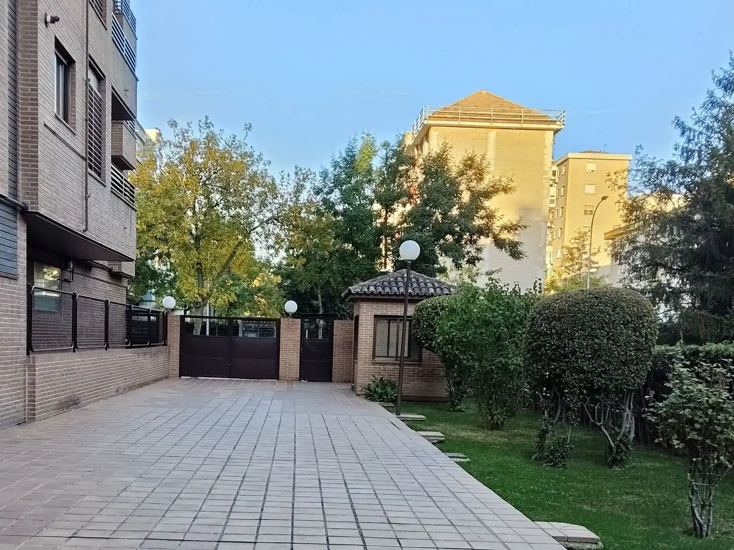 Vista exterior de Pis en venda en  Madrid Capital amb Aire condicionat i Terrassa