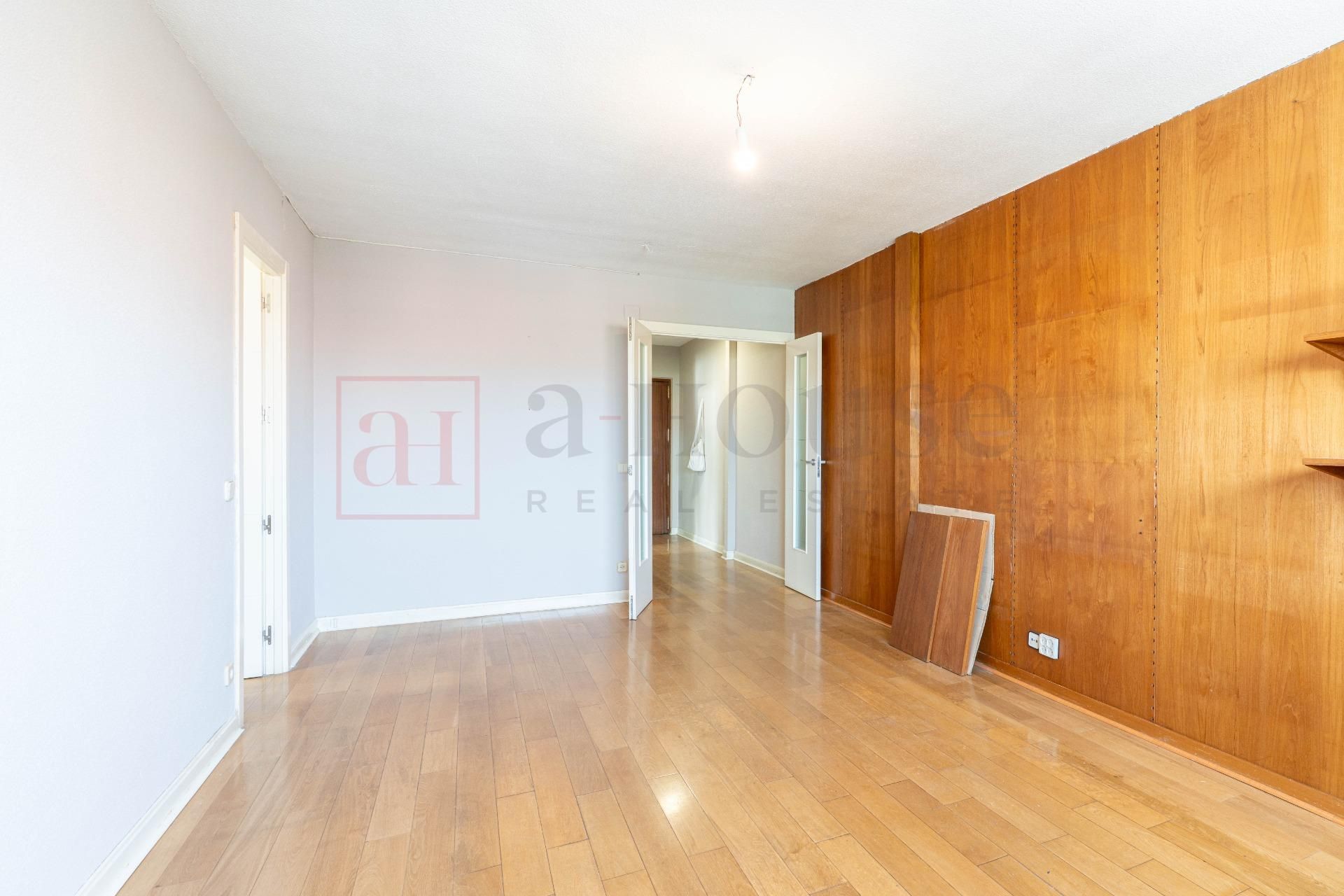 Bedroom of Flat for sale in  Madrid Capital  with Air Conditioner and Storage room