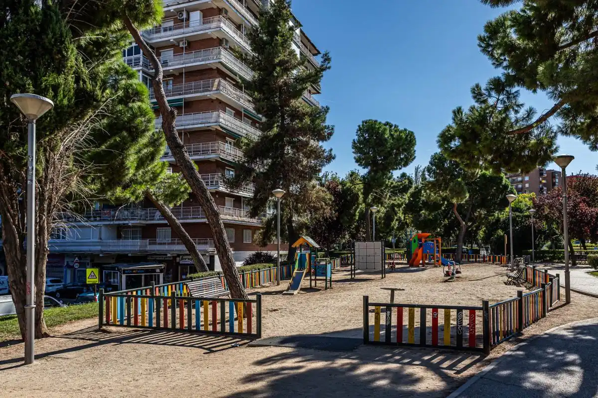 Außenansicht von Gebäude zum Verkauf in Alcorcón