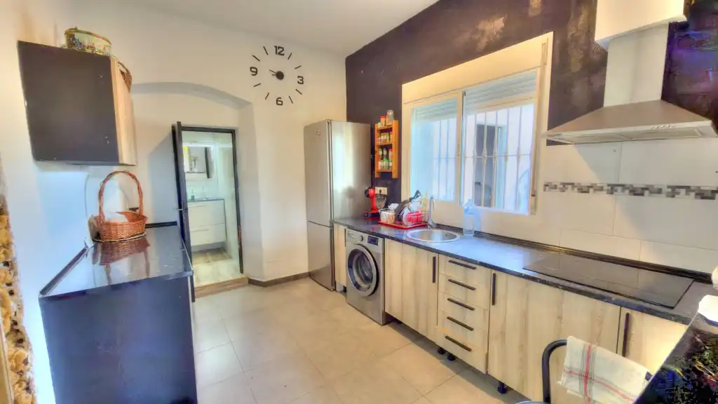 Houses for sale in Benajarafe