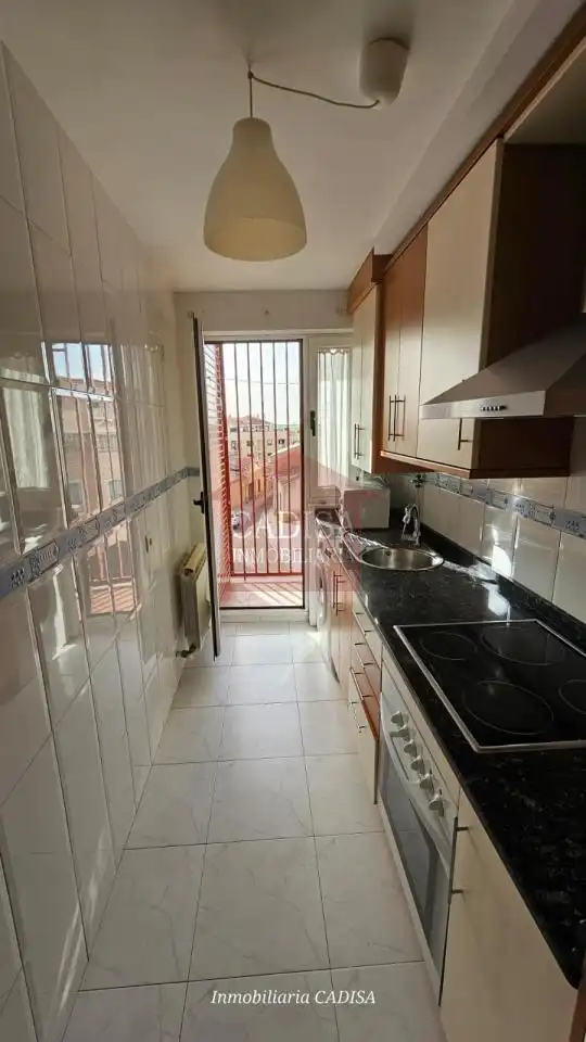 Cuina de Pis de lloguer en Villares de la Reina amb Calefacció i Moblat