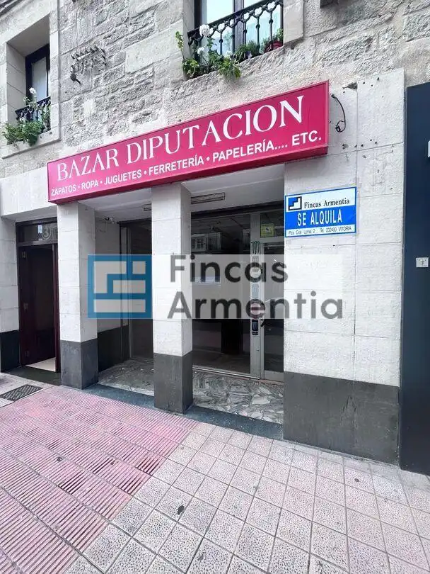 Local comercial de lloguer a Diputacion, imagen 2