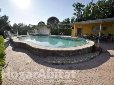 Casa amb piscina en venda a Polígono PUEBLA CM PARCELA