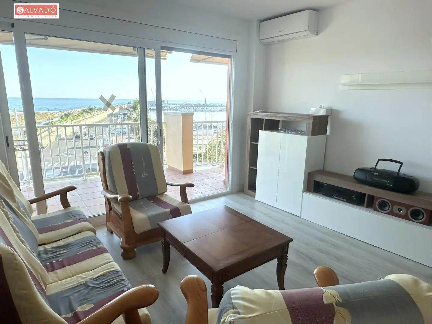 Sala de estar de Piso en venta en Vilanova i la Geltrú con Aire acondicionado, Calefacción y Parquet