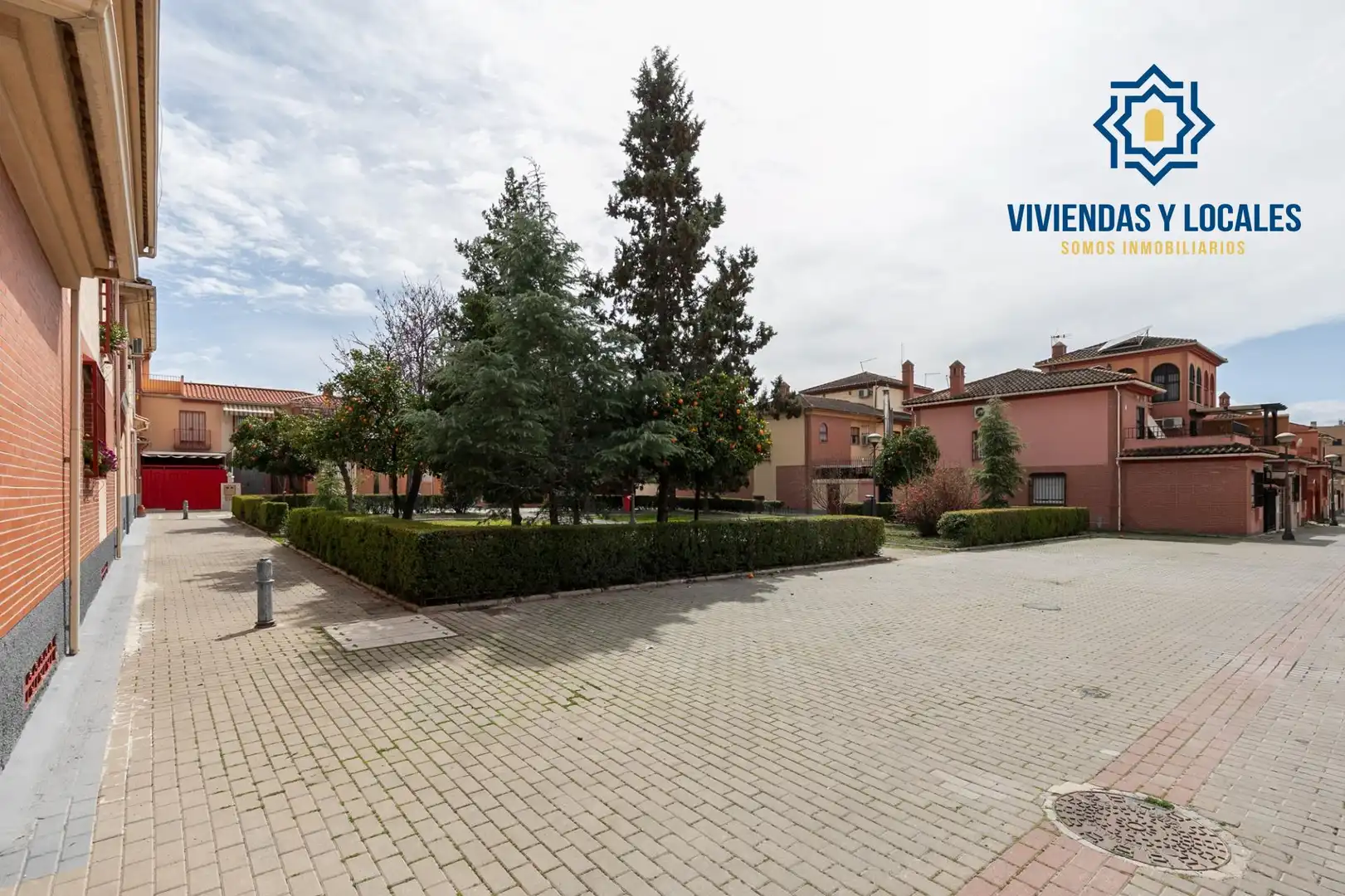 Casa adosada en venta en Angustias - Chana - Encina