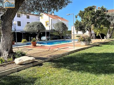 Maison avec piscine à vendre à Calle Adelfas