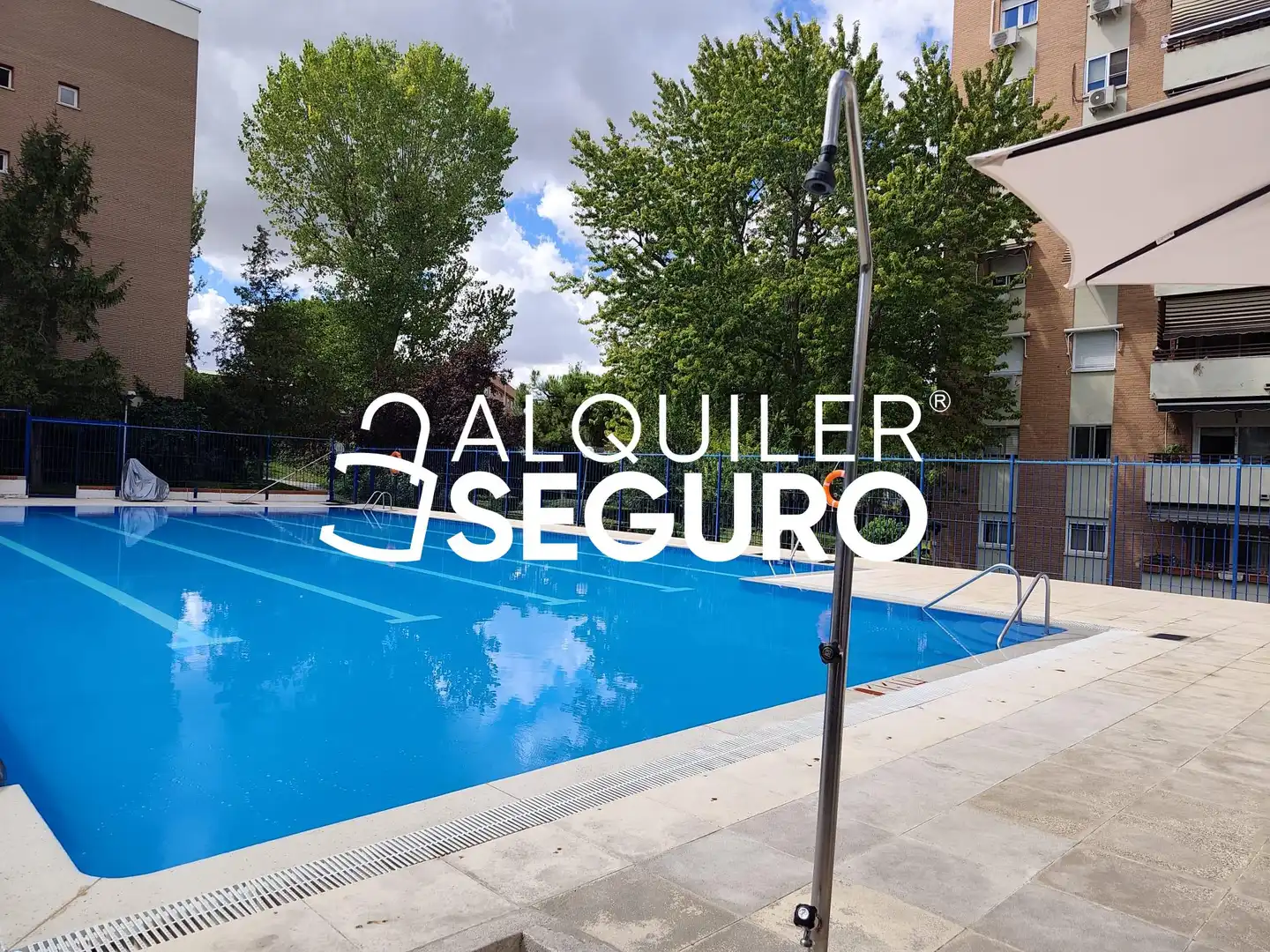 Piscina de Pis de lloguer en Madrid amb Calefacció, Piscina i Moblat