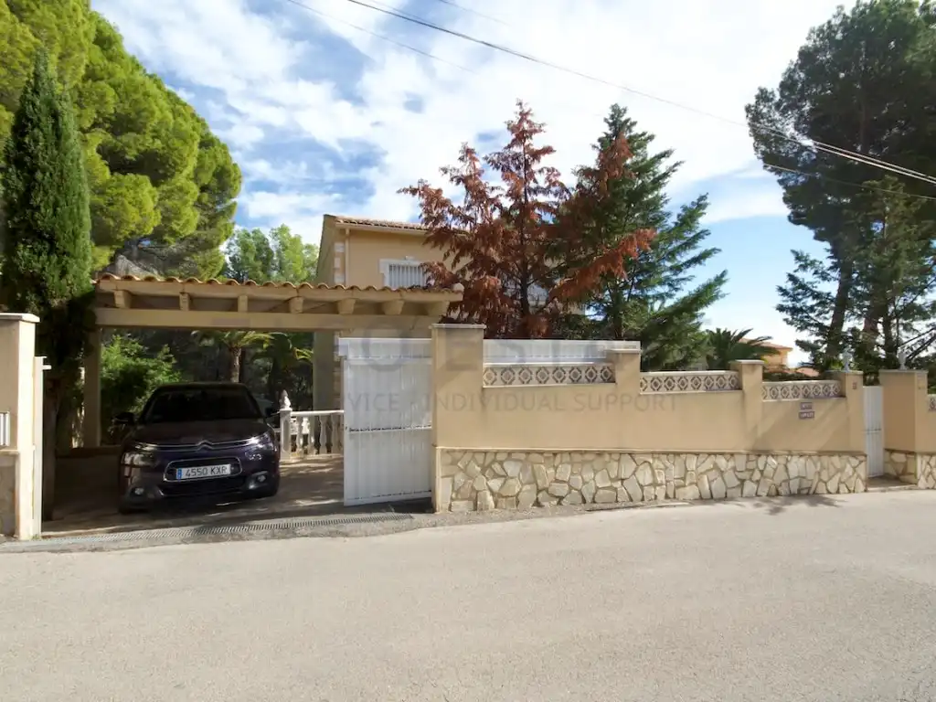 Vista exterior de Casa o chalet en venta en Altea con Piscina y Amueblado