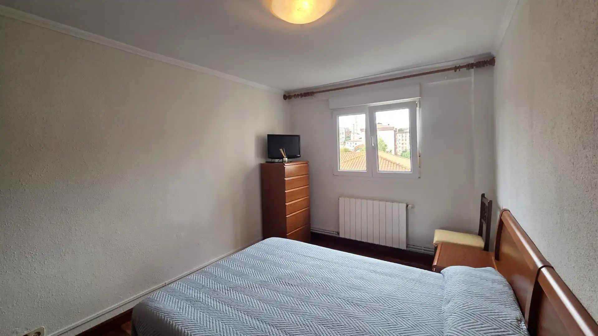Bedroom of Flat for rent in Santander  with Heating, Parquet flooring and Furnished