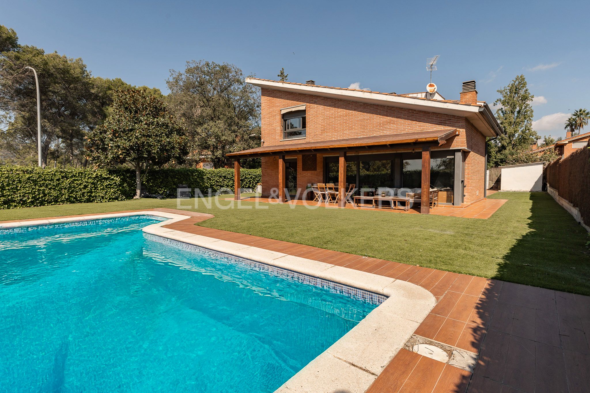 Piscina de Casa o xalet en venda en Cerdanyola del Vallès amb Calefacció, Jardí privat i Parquet