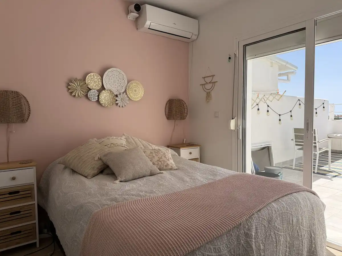 Habitación de Apartamento en venta en Marbella con Aire acondicionado y Piscina comunitaria