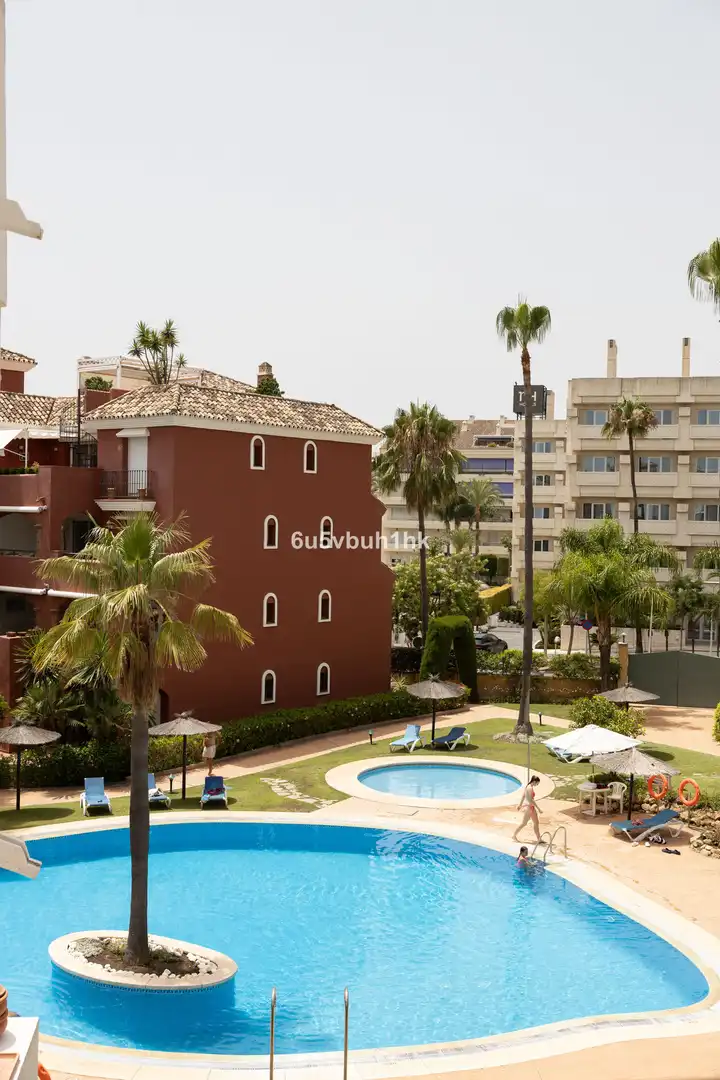 Apartament amb piscina en venda a Avenida Conde Rudi, imagen 2