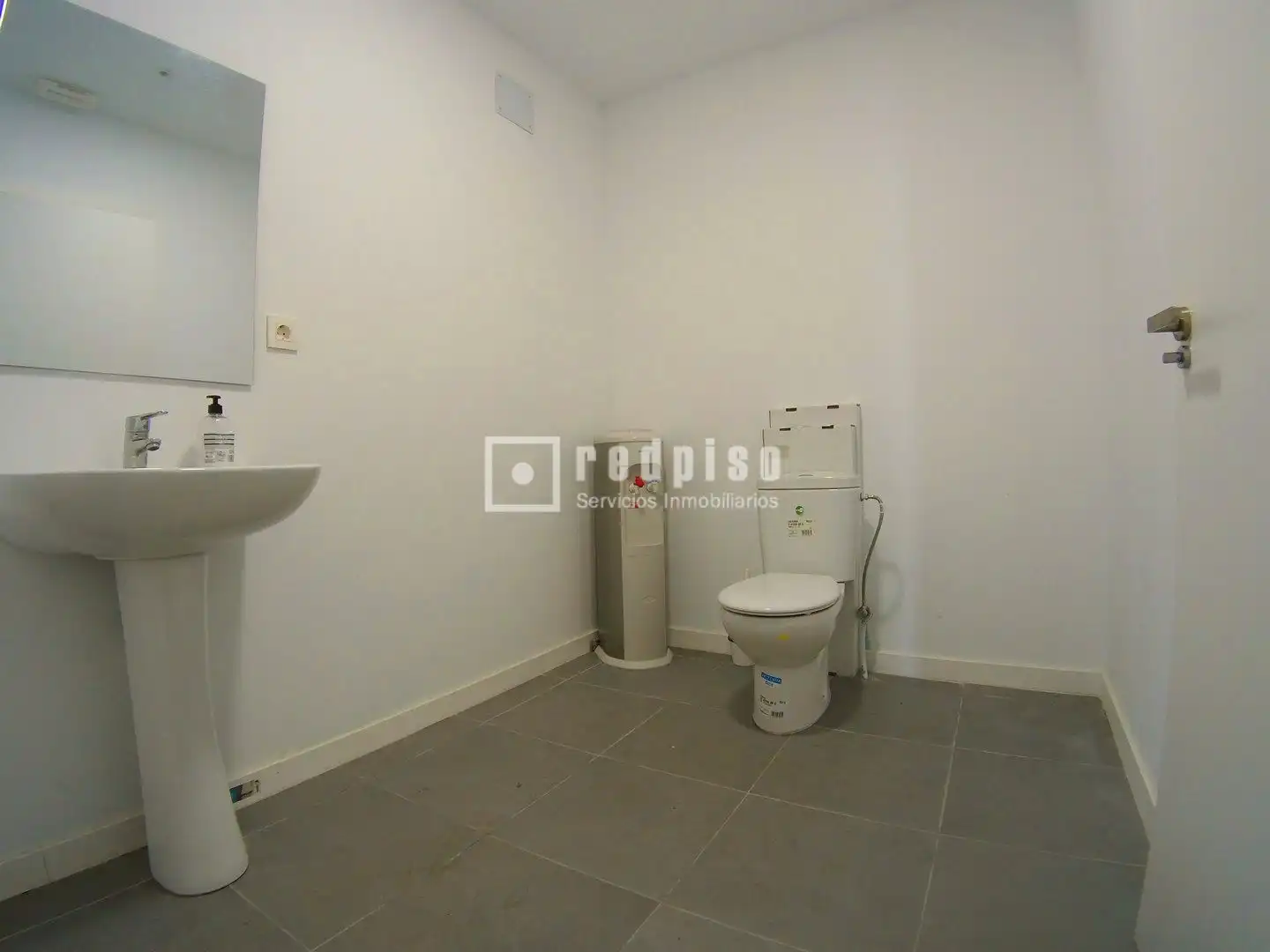 Bathroom of Commercial properties for rent in Málaga  with Terrace and Furnished