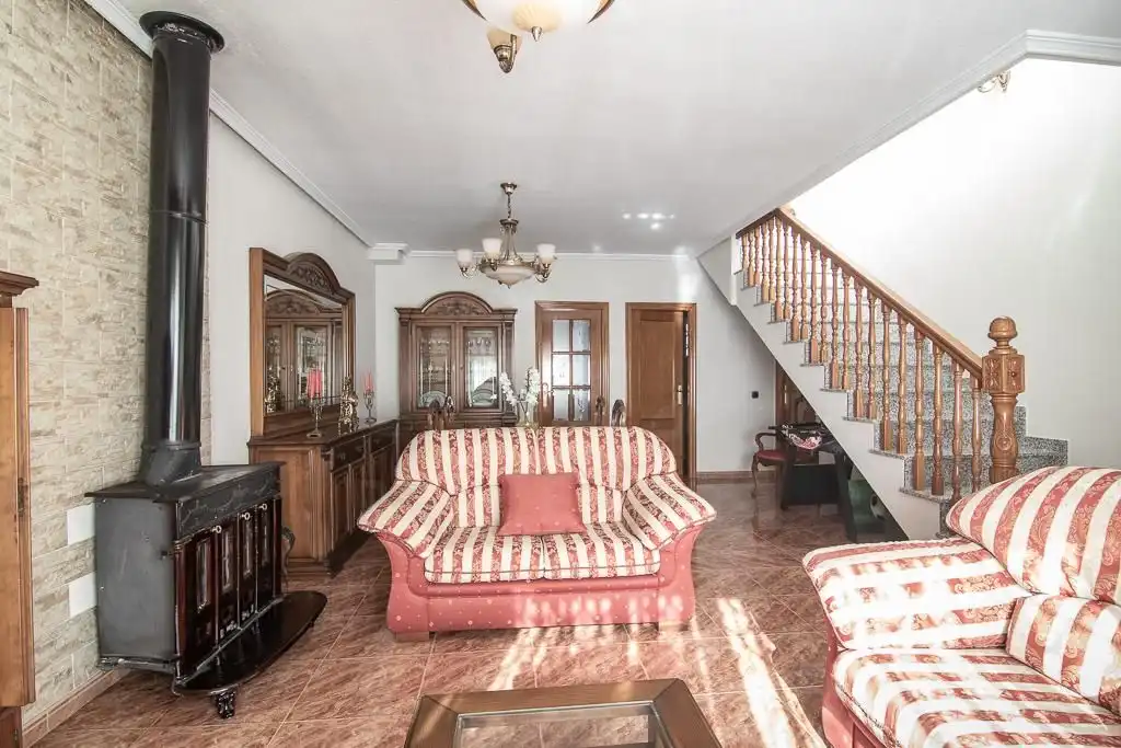 Sala d'estar de Casa adosada en venda en Orihuela amb Aire condicionat, Calefacció i Terrassa
