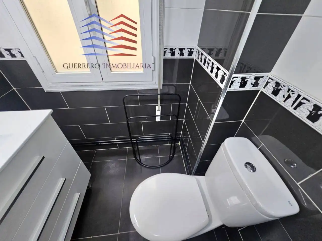 Badezimmer von Wohnungen zur Miete in Ourense Capital  mit Heizung, Parkett und Möbliert