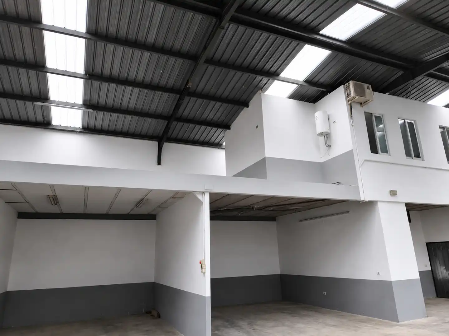 Nau industrial de lloguer en Santa Cruz de Bezana