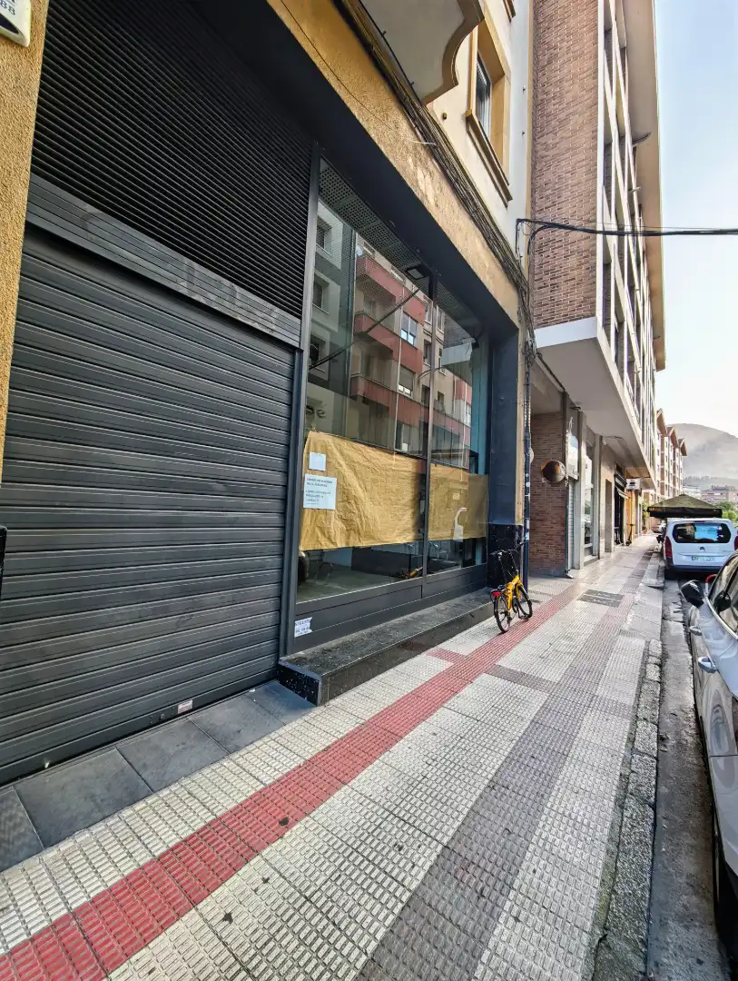 Local comercial de lloguer a Juan Antonio Abasolo Kalea 10, imagen 2