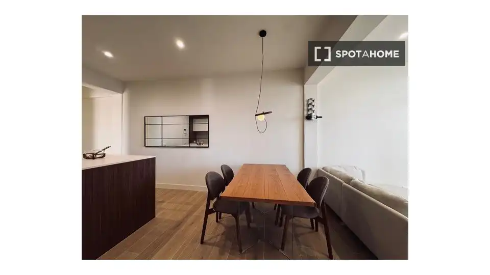 Menjador de Apartament per a compartir en Madrid amb Aire condicionat, Terrassa i Moblat