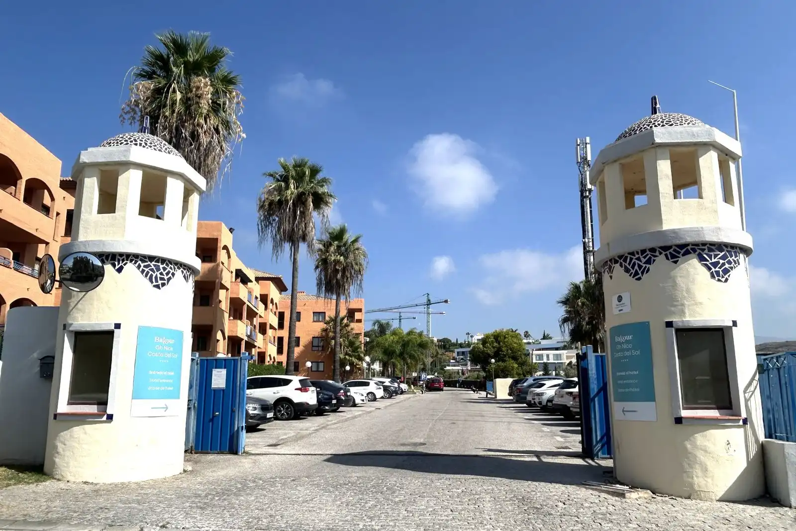 Vista exterior de Pis en venda en Benahavís amb Moblat i Piscina comunitària