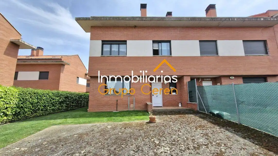 Vista exterior de Casa adosada en venta en Cirueña con Calefacción, Jardín privado y Terraza