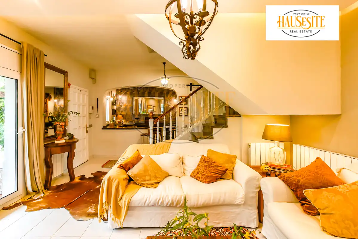 Sala de estar de Casa o chalet en venta en Mediona con Aire acondicionado, Calefacción y Jardín privado