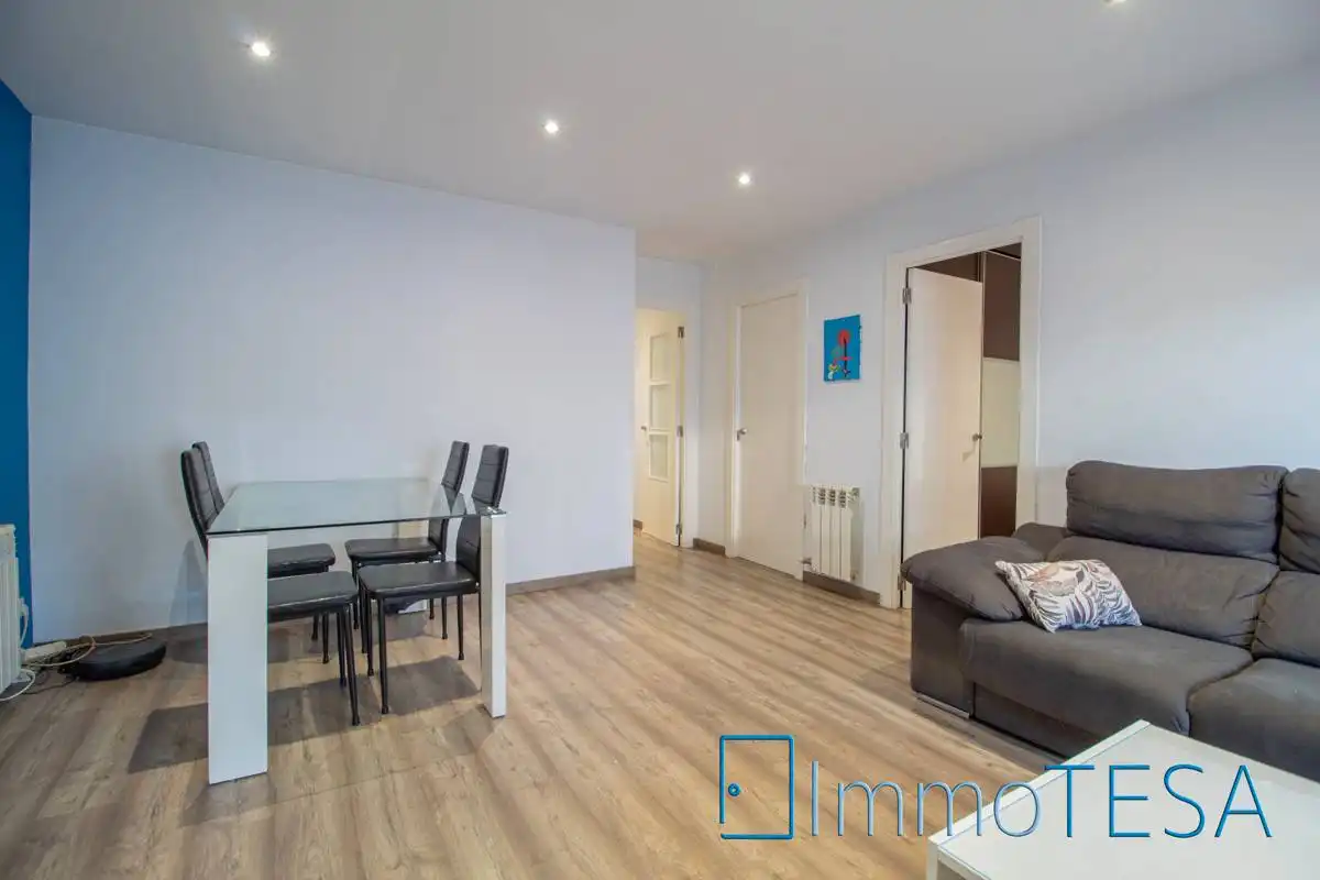 Living room of Flat for sale in Barberà del Vallès  with Heating, Parquet flooring and Terrace