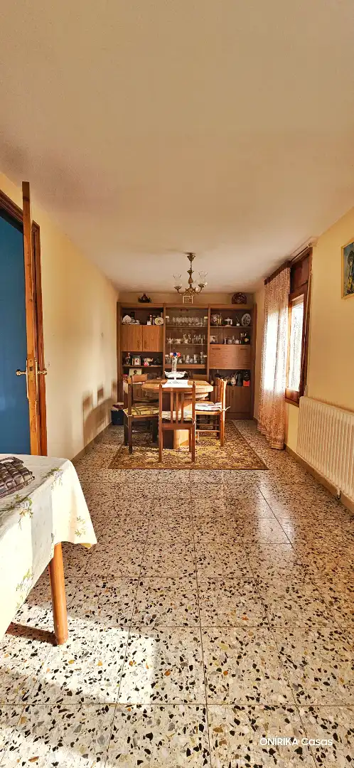 Menjador de Casa o xalet en venda en Triacastela amb Calefacció, Jardí privat i Parquet