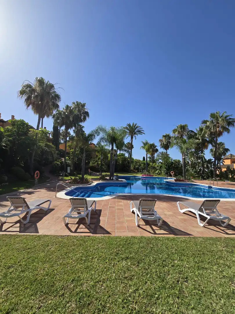 Jardín de Casa adosada en venta en Benahavís con Aire acondicionado, Jardín privado y Terraza